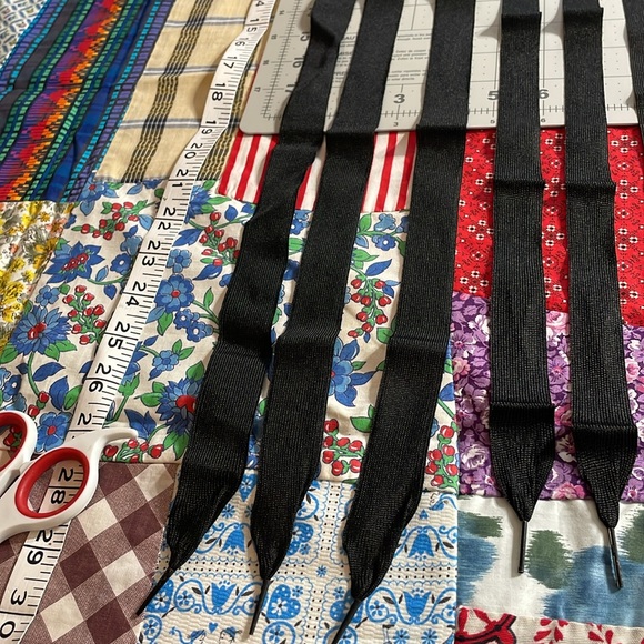 Small lot of (7 single laces) men's vintage )ca 1940's) silk shoe laces - Picture 3 of 6